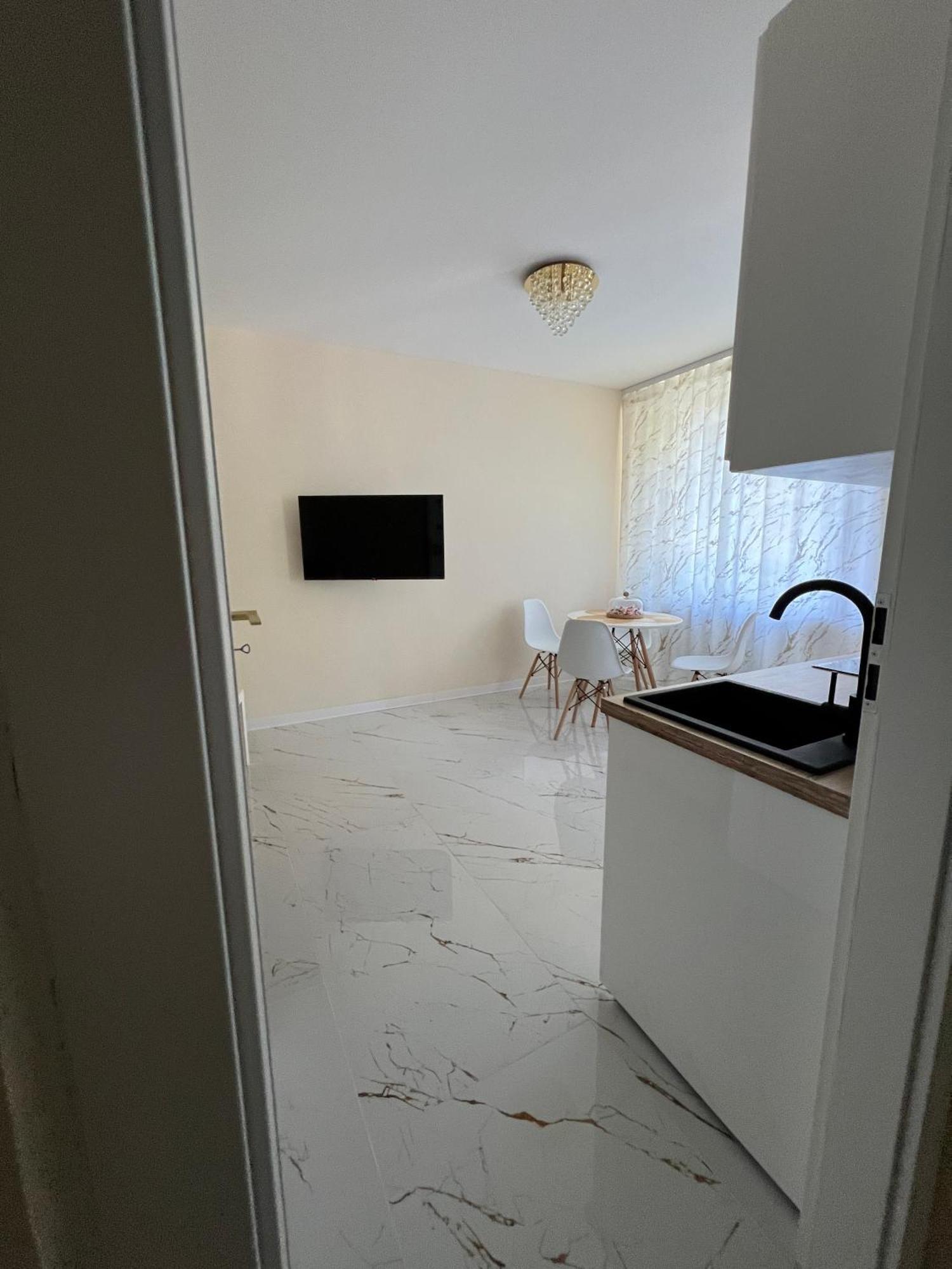 Nowe Luksusowe Apartamenty Manufaktura-Prywatny Na Wylacznosc-Wanna-Zamykany Ogrodzony Parking, Blok,Niskie Pietro-Cisza I Spokoj Łódź Exterior foto